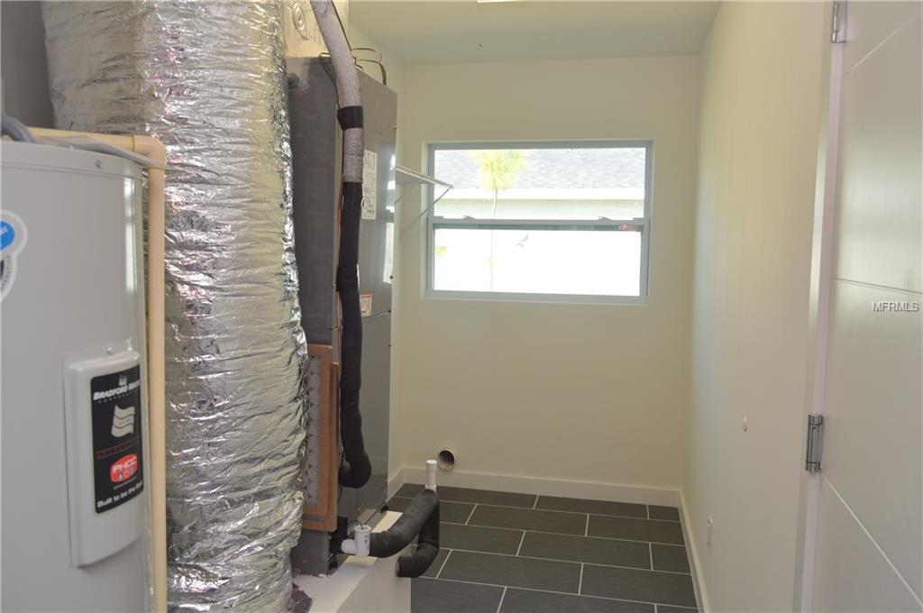 2880 S SHADE AVENUE, SARASOTA, Florida 34239, 3 Bedrooms Bedrooms, 7 Rooms Rooms,2 BathroomsBathrooms,Residential,For sale,SHADE,A4209674