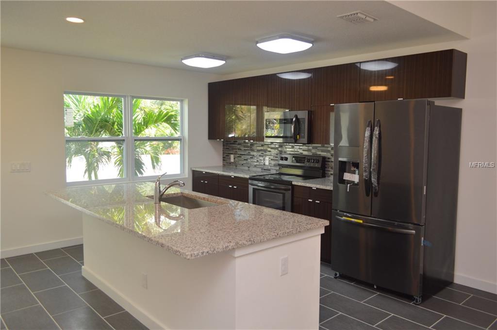 2880 S SHADE AVENUE, SARASOTA, Florida 34239, 3 Bedrooms Bedrooms, 7 Rooms Rooms,2 BathroomsBathrooms,Residential,For sale,SHADE,A4209674