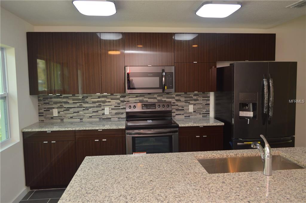 2880 S SHADE AVENUE, SARASOTA, Florida 34239, 3 Bedrooms Bedrooms, 7 Rooms Rooms,2 BathroomsBathrooms,Residential,For sale,SHADE,A4209674