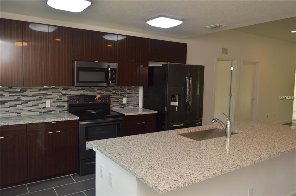 2880 S SHADE AVENUE, SARASOTA, Florida 34239, 3 Bedrooms Bedrooms, 7 Rooms Rooms,2 BathroomsBathrooms,Residential,For sale,SHADE,A4209674