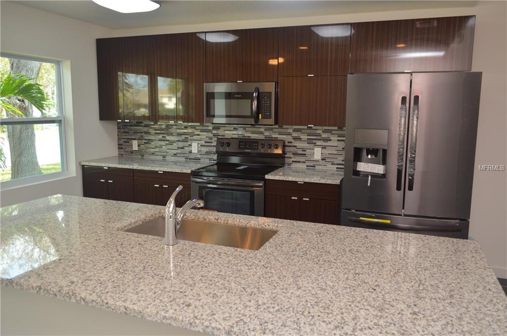 2880 S SHADE AVENUE, SARASOTA, Florida 34239, 3 Bedrooms Bedrooms, 7 Rooms Rooms,2 BathroomsBathrooms,Residential,For sale,SHADE,A4209674