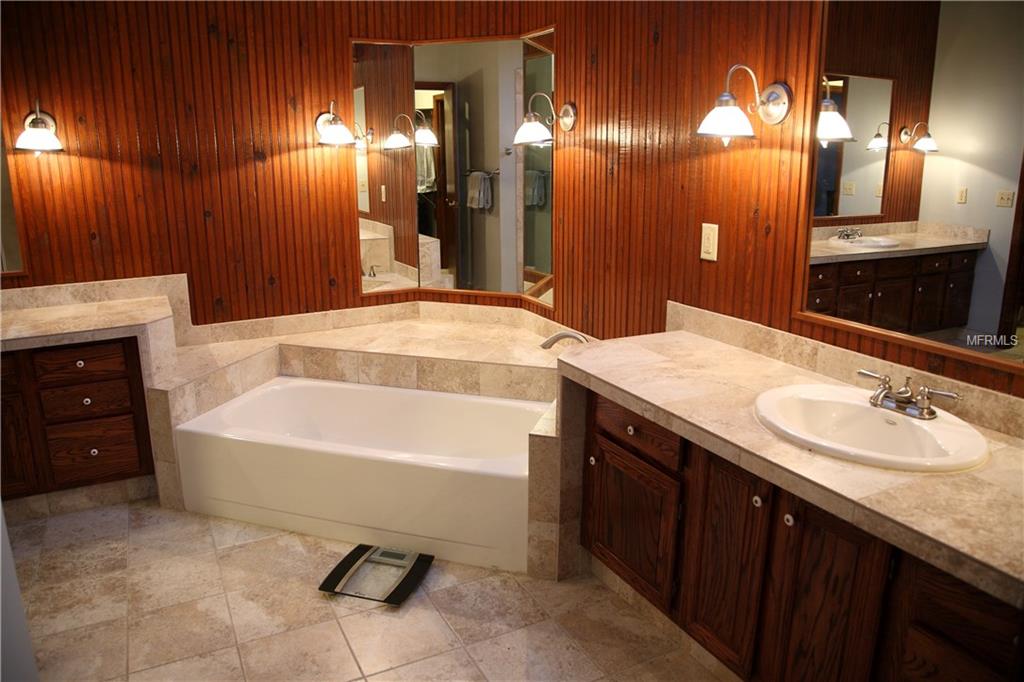 679 BENITAWOOD COURT, WINTER SPRINGS, Florida 32708, 4 Bedrooms Bedrooms, 9 Rooms Rooms,3 BathroomsBathrooms,Residential,For sale,BENITAWOOD,O5542673