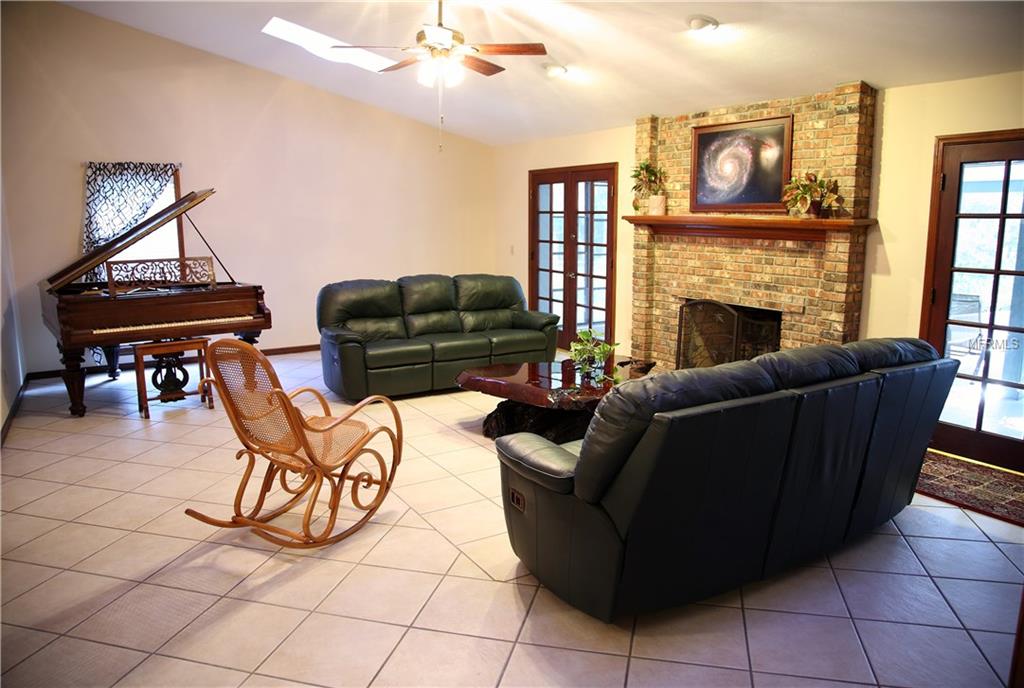 679 BENITAWOOD COURT, WINTER SPRINGS, Florida 32708, 4 Bedrooms Bedrooms, 9 Rooms Rooms,3 BathroomsBathrooms,Residential,For sale,BENITAWOOD,O5542673