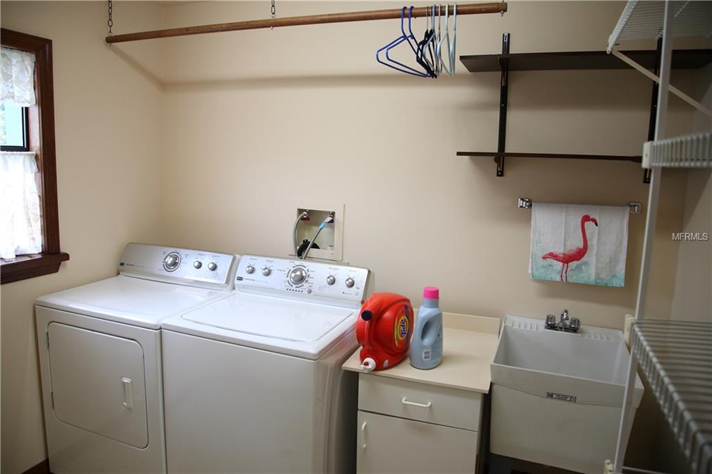 679 BENITAWOOD COURT, WINTER SPRINGS, Florida 32708, 4 Bedrooms Bedrooms, 9 Rooms Rooms,3 BathroomsBathrooms,Residential,For sale,BENITAWOOD,O5542673