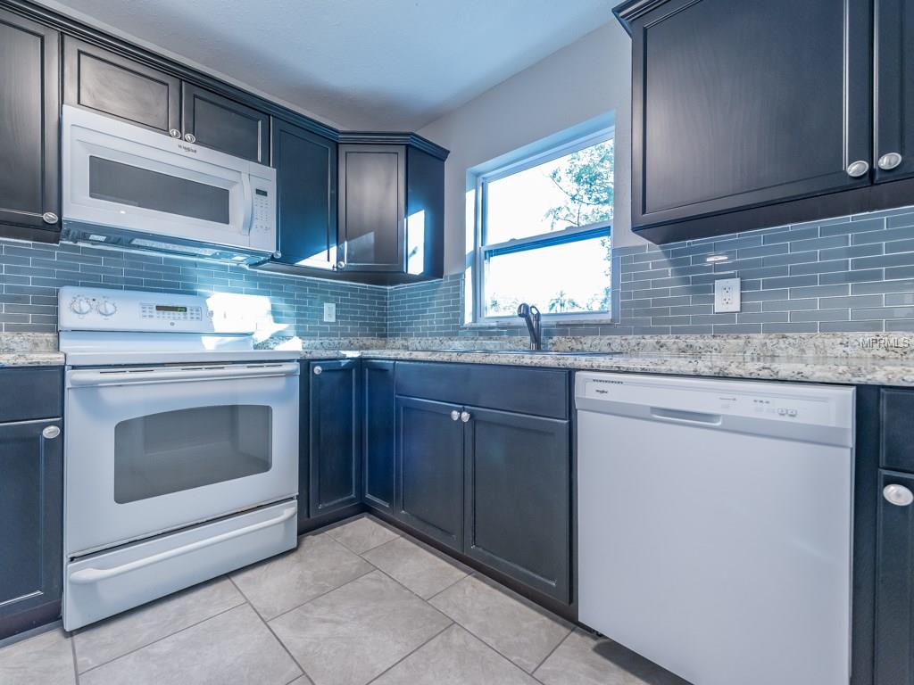 1103 N PALM AVENUE, KISSIMMEE, Florida 34741, 3 Bedrooms Bedrooms, 7 Rooms Rooms,1 BathroomBathrooms,Residential,For sale,PALM,O5556394