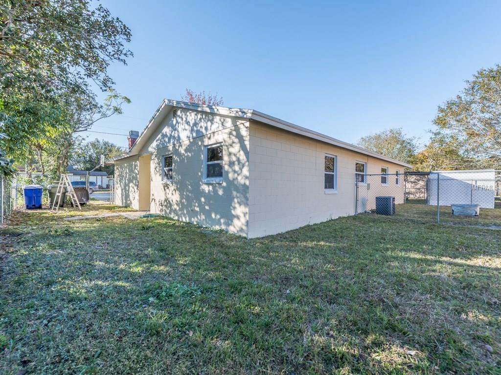 1103 N PALM AVENUE, KISSIMMEE, Florida 34741, 3 Bedrooms Bedrooms, 7 Rooms Rooms,1 BathroomBathrooms,Residential,For sale,PALM,O5556394