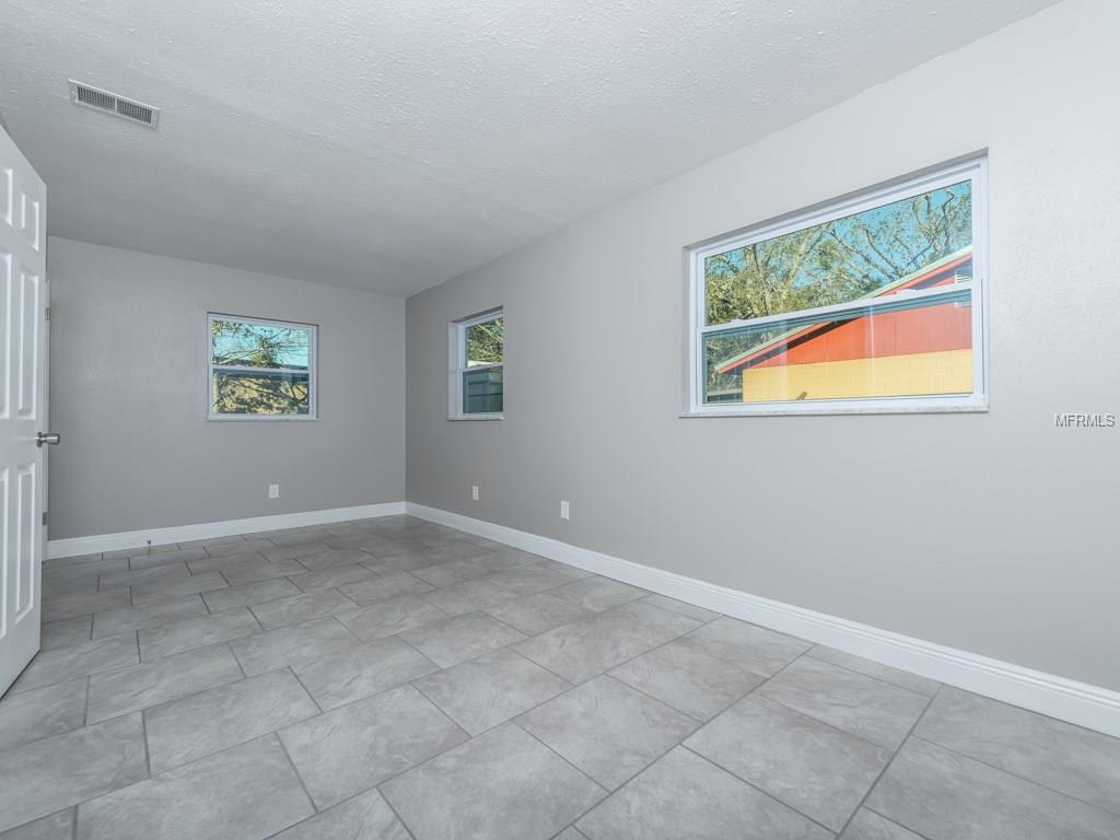 1103 N PALM AVENUE, KISSIMMEE, Florida 34741, 3 Bedrooms Bedrooms, 7 Rooms Rooms,1 BathroomBathrooms,Residential,For sale,PALM,O5556394