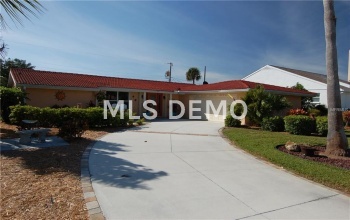 517 VILLAS DRIVE, VENICE, Florida 34285, 3 Bedrooms Bedrooms, 7 Rooms Rooms,3 BathroomsBathrooms,Residential,For sale,VILLAS,N5916156