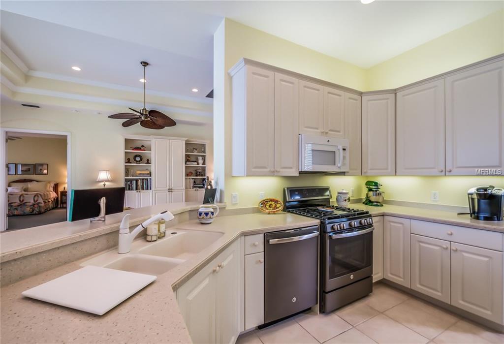 8425 ABINGDON COURT, UNIVERSITY PARK, Florida 34201, 2 Bedrooms Bedrooms, 5 Rooms Rooms,2 BathroomsBathrooms,Residential,For sale,ABINGDON,A4209008