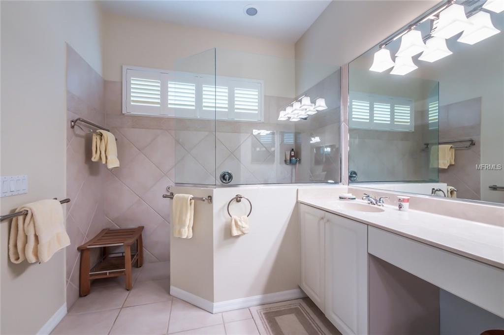 8425 ABINGDON COURT, UNIVERSITY PARK, Florida 34201, 2 Bedrooms Bedrooms, 5 Rooms Rooms,2 BathroomsBathrooms,Residential,For sale,ABINGDON,A4209008