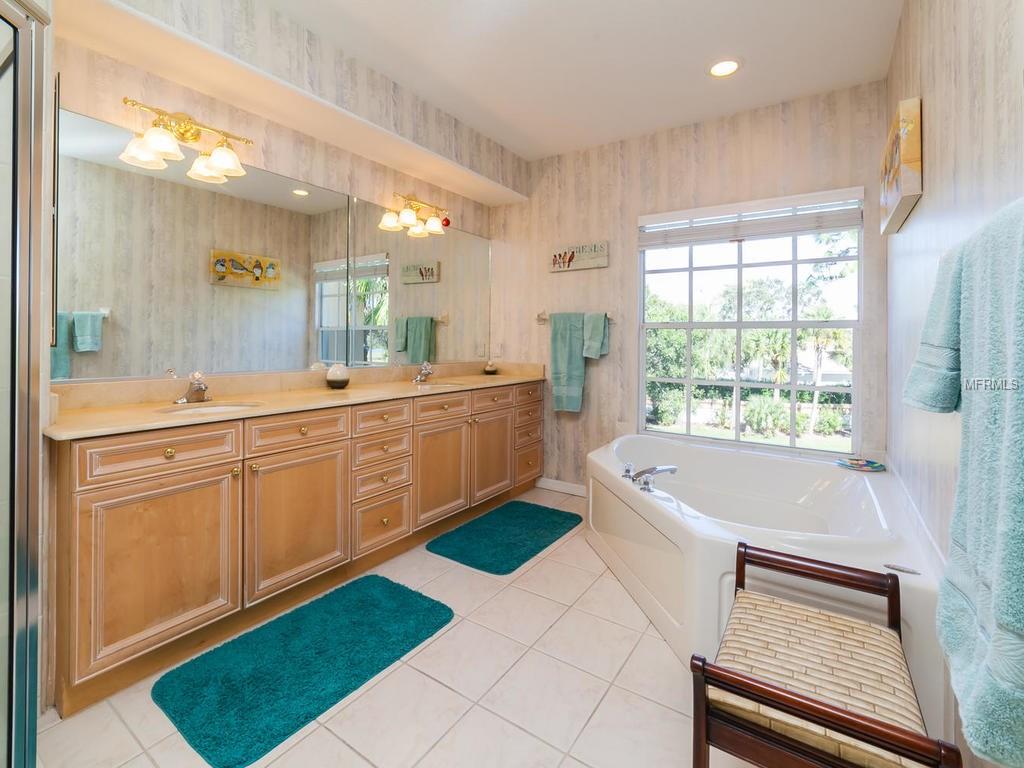 3975 SQUARE EAST LANE, SARASOTA, Florida 34238, 3 Bedrooms Bedrooms, 5 Rooms Rooms,2 BathroomsBathrooms,Residential,For sale,SQUARE EAST,A4202485