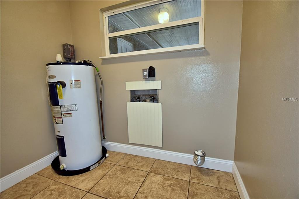 117 LOWELL RD, WINTER HAVEN, Florida 33884, 3 Bedrooms Bedrooms, 9 Rooms Rooms,2 BathroomsBathrooms,Residential,For sale,LOWELL RD,P4719032