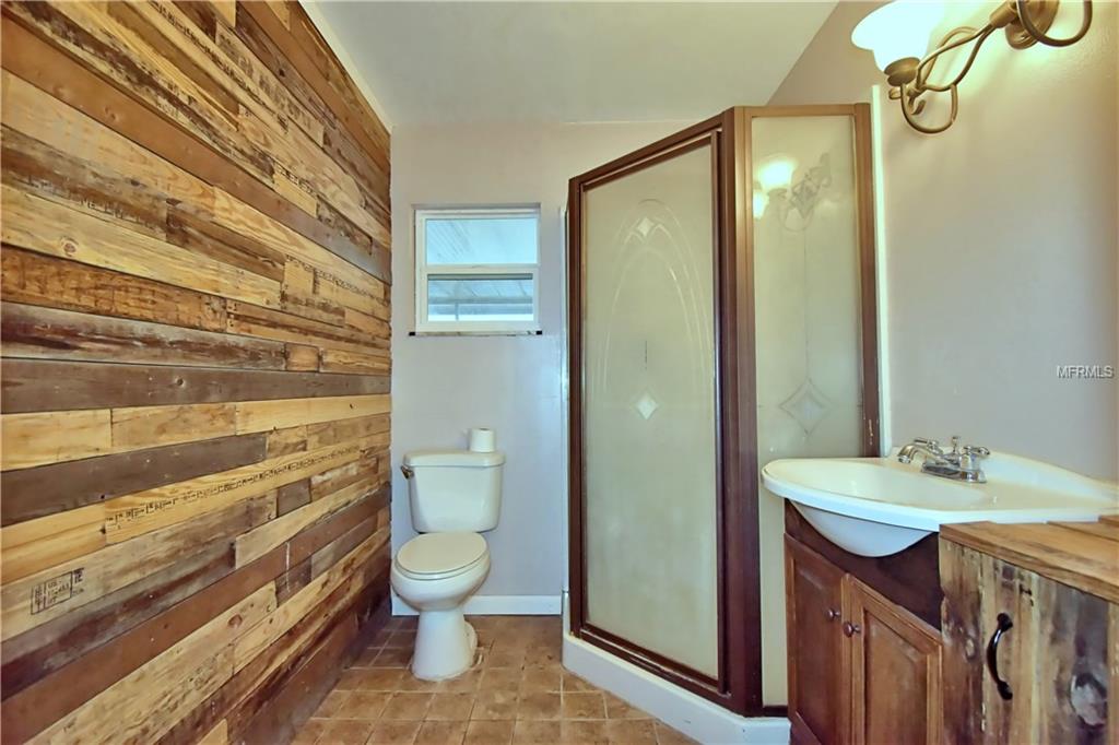 117 LOWELL RD, WINTER HAVEN, Florida 33884, 3 Bedrooms Bedrooms, 9 Rooms Rooms,2 BathroomsBathrooms,Residential,For sale,LOWELL RD,P4719032