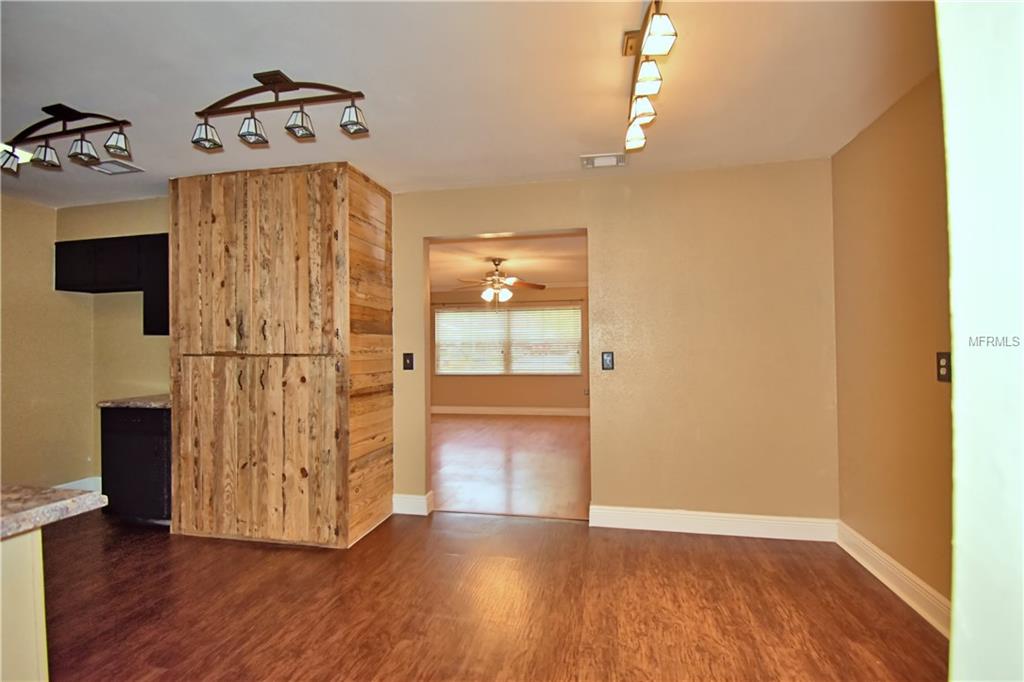 117 LOWELL RD, WINTER HAVEN, Florida 33884, 3 Bedrooms Bedrooms, 9 Rooms Rooms,2 BathroomsBathrooms,Residential,For sale,LOWELL RD,P4719032