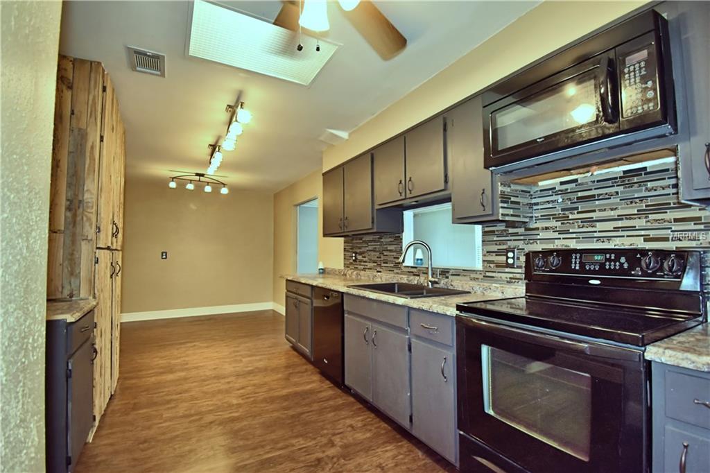 117 LOWELL RD, WINTER HAVEN, Florida 33884, 3 Bedrooms Bedrooms, 9 Rooms Rooms,2 BathroomsBathrooms,Residential,For sale,LOWELL RD,P4719032