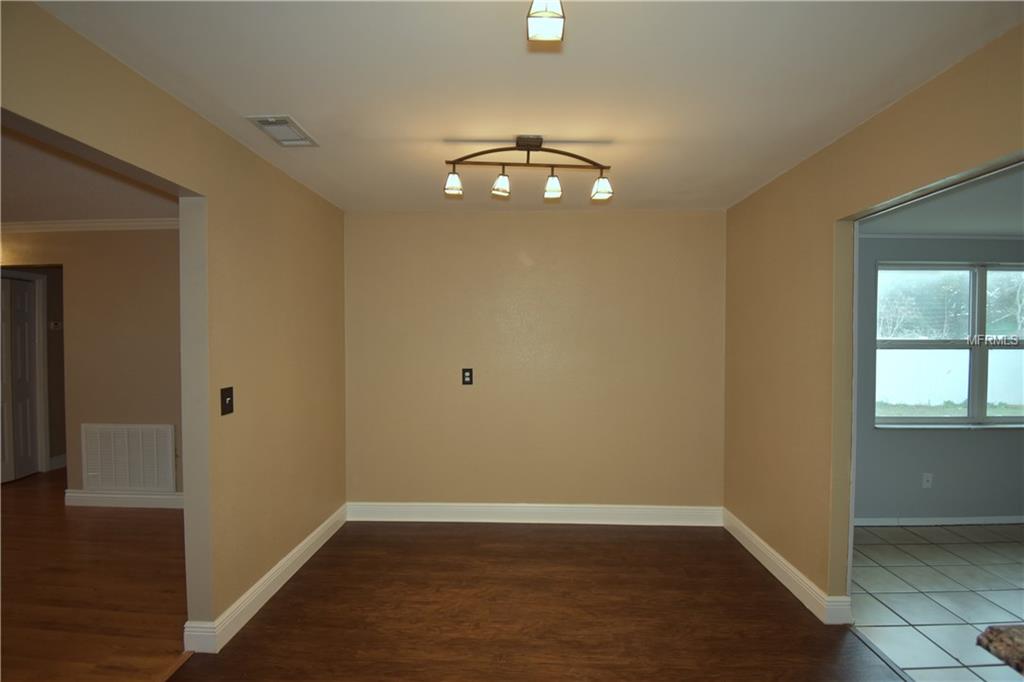 117 LOWELL RD, WINTER HAVEN, Florida 33884, 3 Bedrooms Bedrooms, 9 Rooms Rooms,2 BathroomsBathrooms,Residential,For sale,LOWELL RD,P4719032