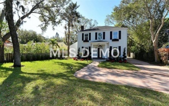 2326 MCCLELLAN PARKWAY, SARASOTA, Florida 34239, 5 Bedrooms Bedrooms, 6 Rooms Rooms,3 BathroomsBathrooms,Residential,For sale,MCCLELLAN,A4209012