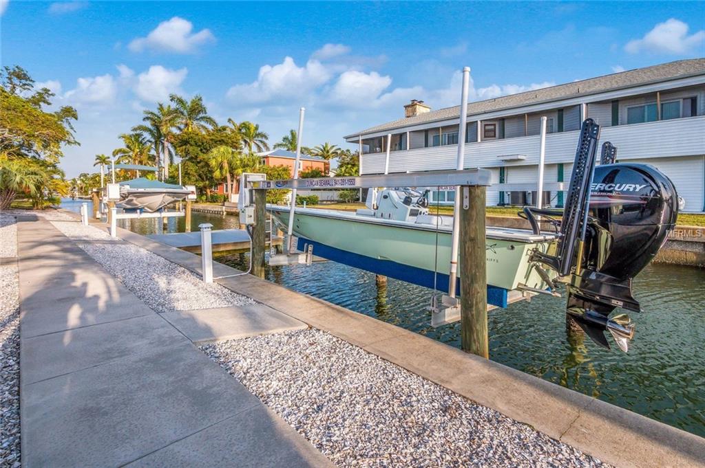 744 JUNGLE QUEEN WAY, LONGBOAT KEY, Florida 34228, 3 Bedrooms Bedrooms, 9 Rooms Rooms,2 BathroomsBathrooms,Residential,For sale,JUNGLE QUEEN,A4206839