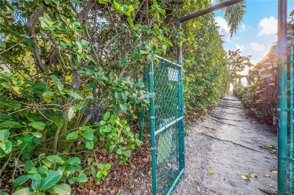 744 JUNGLE QUEEN WAY, LONGBOAT KEY, Florida 34228, 3 Bedrooms Bedrooms, 9 Rooms Rooms,2 BathroomsBathrooms,Residential,For sale,JUNGLE QUEEN,A4206839