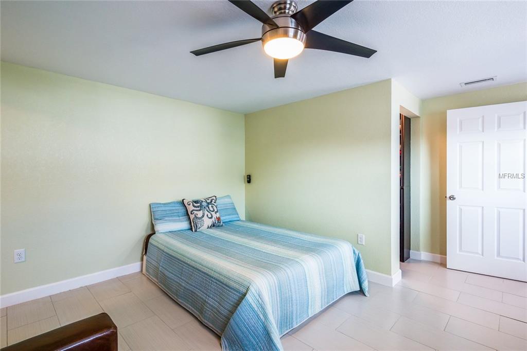 744 JUNGLE QUEEN WAY, LONGBOAT KEY, Florida 34228, 3 Bedrooms Bedrooms, 9 Rooms Rooms,2 BathroomsBathrooms,Residential,For sale,JUNGLE QUEEN,A4206839