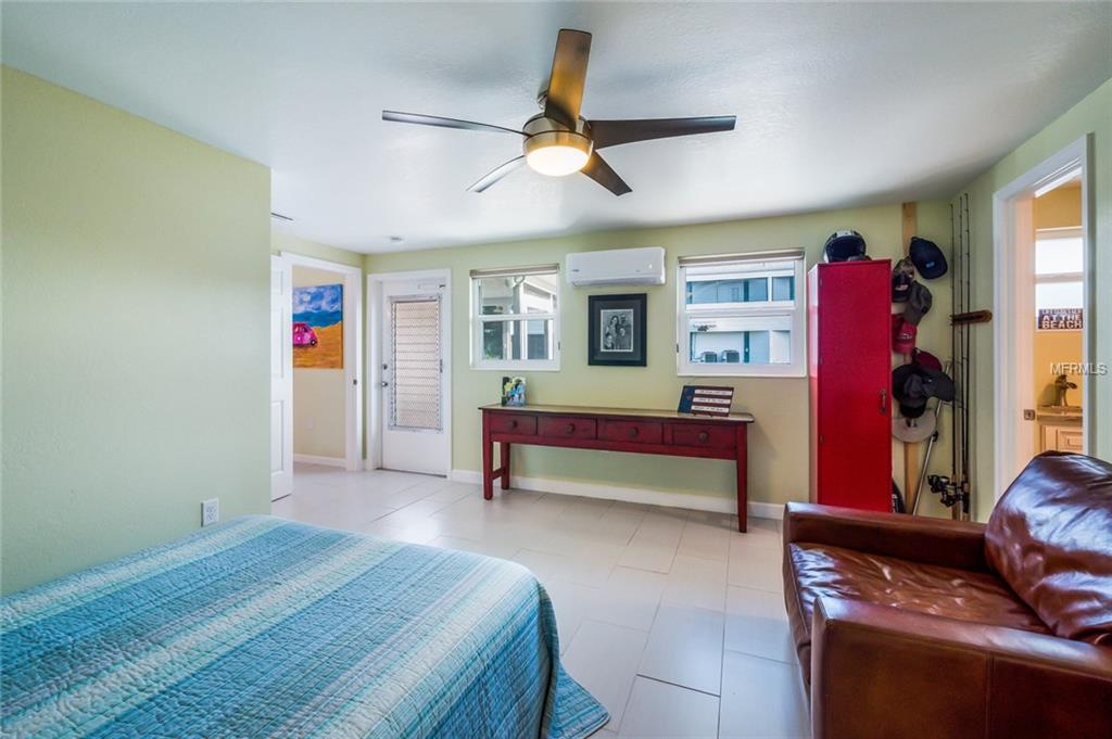 744 JUNGLE QUEEN WAY, LONGBOAT KEY, Florida 34228, 3 Bedrooms Bedrooms, 9 Rooms Rooms,2 BathroomsBathrooms,Residential,For sale,JUNGLE QUEEN,A4206839