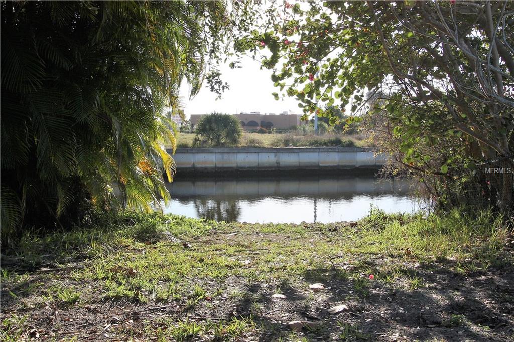 151 DUXBURY AVENUE, PORT CHARLOTTE, Florida 33952, 3 Bedrooms Bedrooms, 8 Rooms Rooms,2 BathroomsBathrooms,Residential,For sale,DUXBURY,C7249088