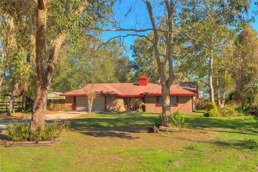 2119 E NEW YORK AVENUE, DELAND, Florida 32724, 3 Bedrooms Bedrooms, 5 Rooms Rooms,2 BathroomsBathrooms,Residential,For sale,NEW YORK,V4722273