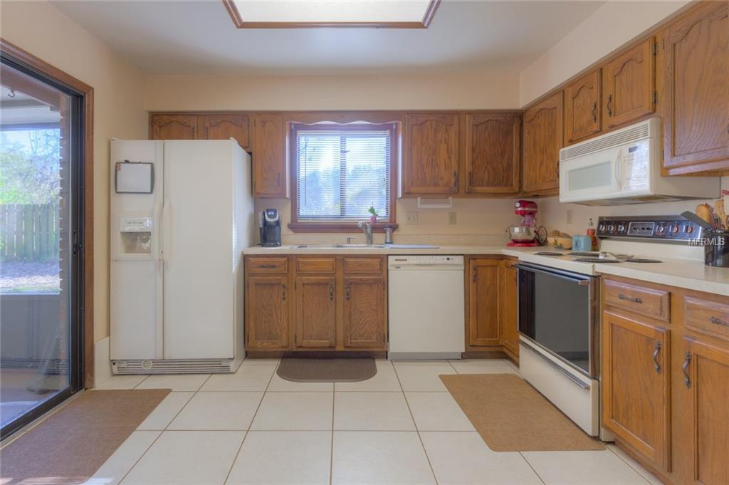 2119 E NEW YORK AVENUE, DELAND, Florida 32724, 3 Bedrooms Bedrooms, 5 Rooms Rooms,2 BathroomsBathrooms,Residential,For sale,NEW YORK,V4722273