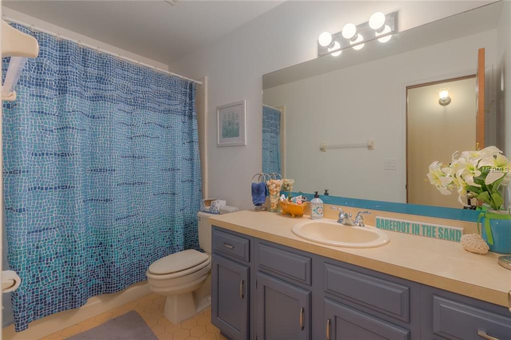 2119 E NEW YORK AVENUE, DELAND, Florida 32724, 3 Bedrooms Bedrooms, 5 Rooms Rooms,2 BathroomsBathrooms,Residential,For sale,NEW YORK,V4722273