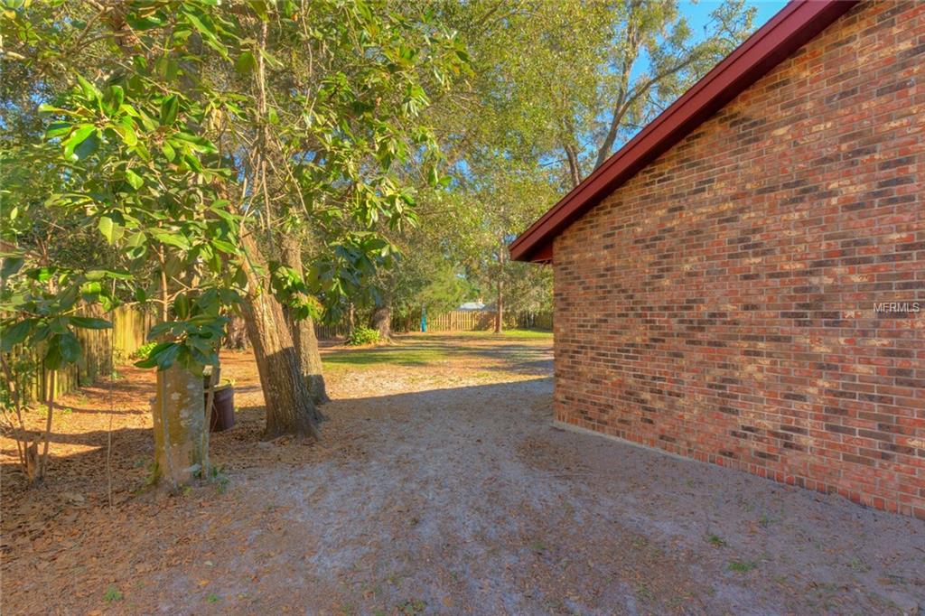 2119 E NEW YORK AVENUE, DELAND, Florida 32724, 3 Bedrooms Bedrooms, 5 Rooms Rooms,2 BathroomsBathrooms,Residential,For sale,NEW YORK,V4722273