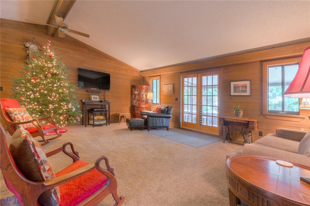 2119 E NEW YORK AVENUE, DELAND, Florida 32724, 3 Bedrooms Bedrooms, 5 Rooms Rooms,2 BathroomsBathrooms,Residential,For sale,NEW YORK,V4722273