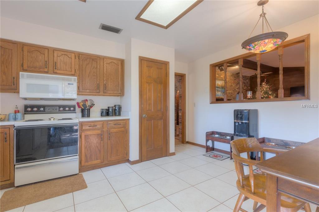 2119 E NEW YORK AVENUE, DELAND, Florida 32724, 3 Bedrooms Bedrooms, 5 Rooms Rooms,2 BathroomsBathrooms,Residential,For sale,NEW YORK,V4722273