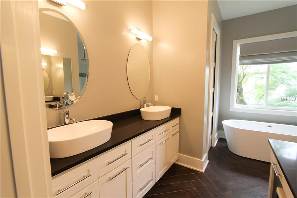 3606 W LEONA STREET, TAMPA, Florida 33629, 5 Bedrooms Bedrooms, 3 Rooms Rooms,3 BathroomsBathrooms,Residential,For sale,LEONA,A4209501