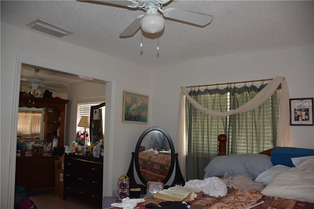 4692 BARLEY STREET, ORLANDO, Florida 32811, 4 Bedrooms Bedrooms, 8 Rooms Rooms,2 BathroomsBathrooms,Residential,For sale,BARLEY,O5561654