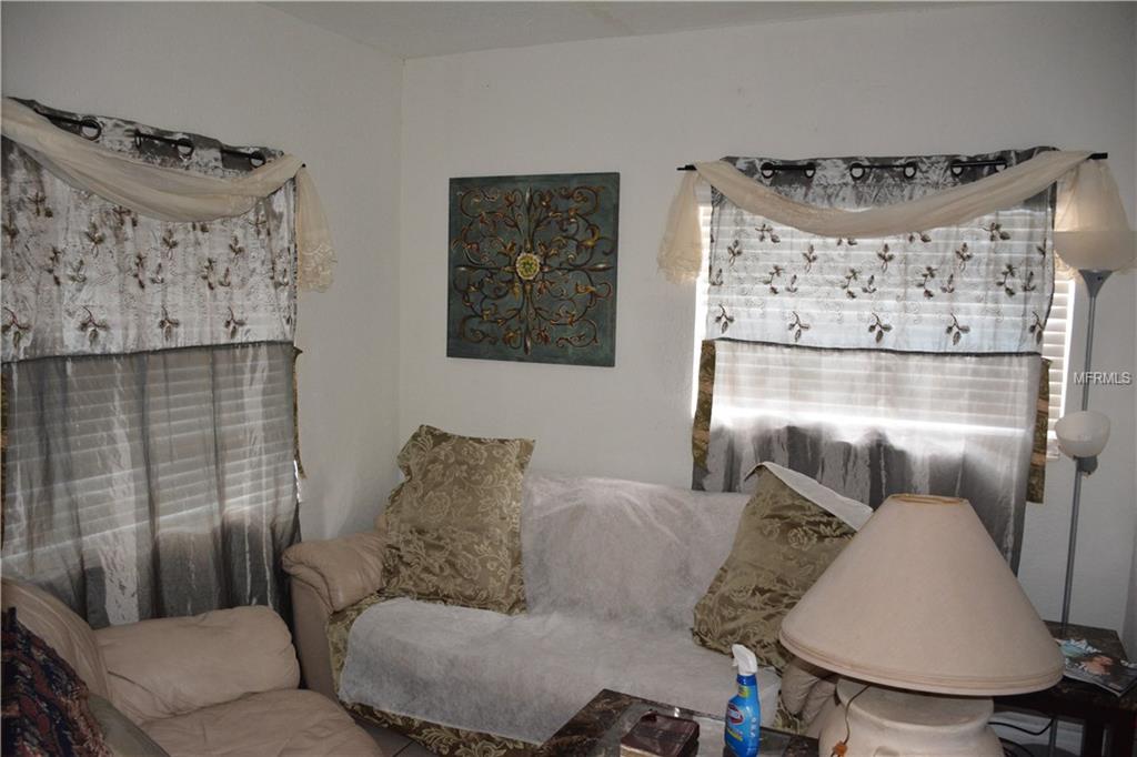 4692 BARLEY STREET, ORLANDO, Florida 32811, 4 Bedrooms Bedrooms, 8 Rooms Rooms,2 BathroomsBathrooms,Residential,For sale,BARLEY,O5561654