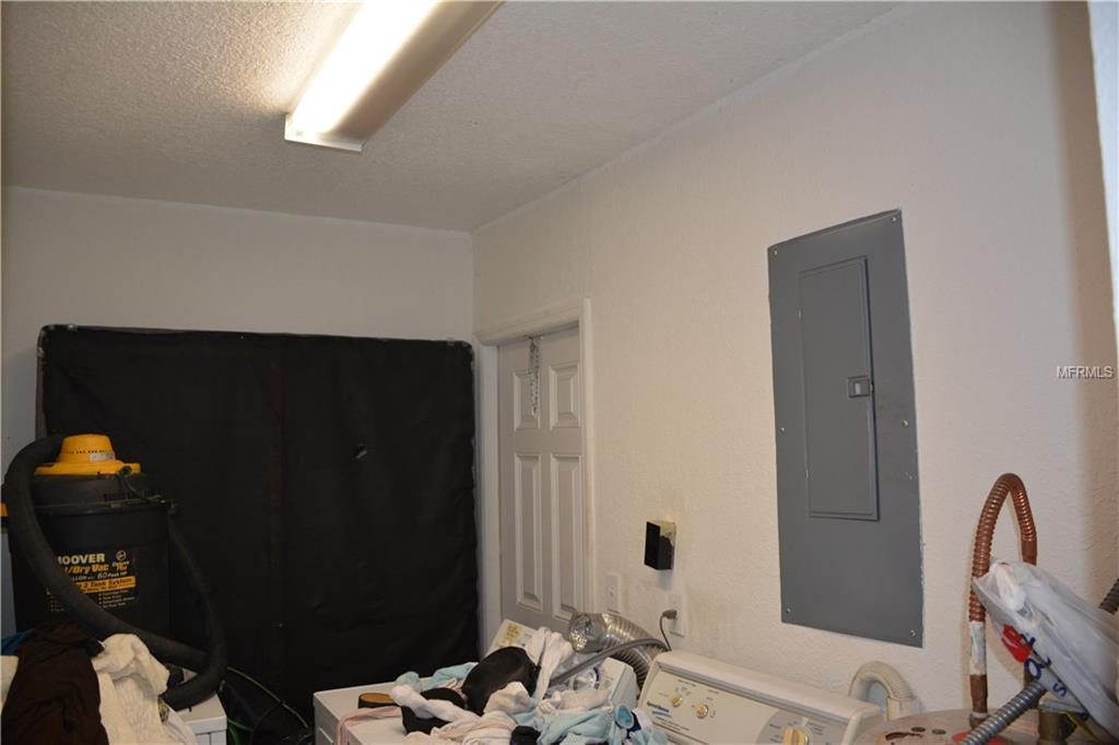 4692 BARLEY STREET, ORLANDO, Florida 32811, 4 Bedrooms Bedrooms, 8 Rooms Rooms,2 BathroomsBathrooms,Residential,For sale,BARLEY,O5561654