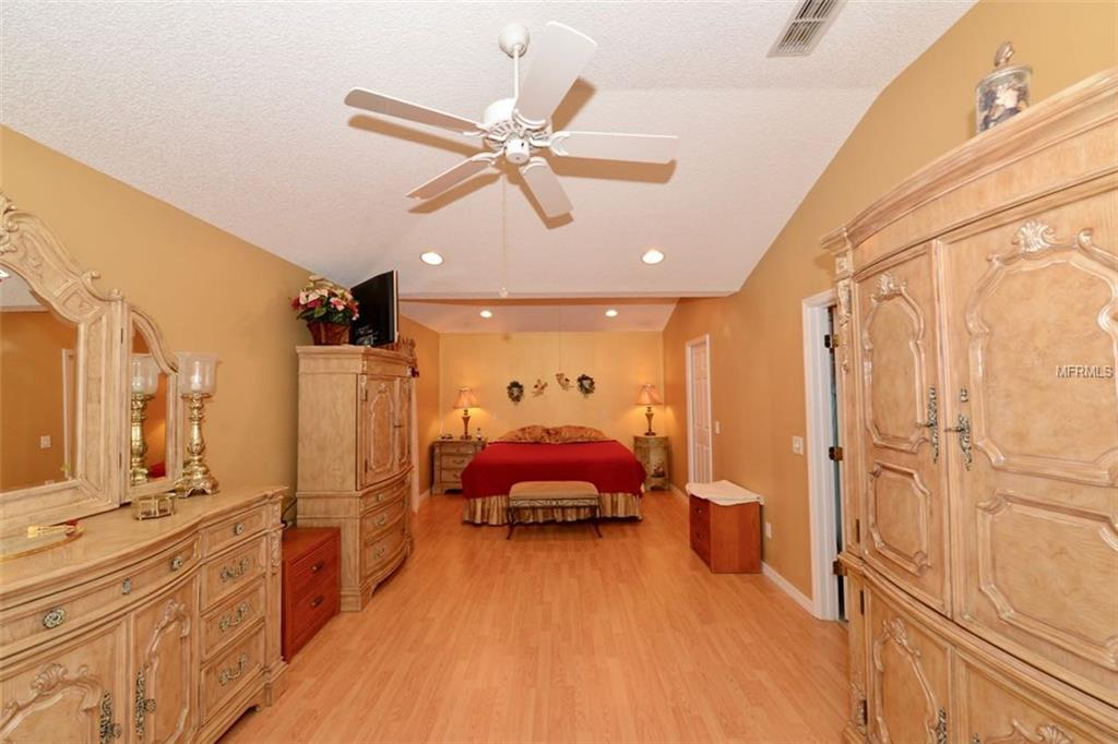 1042 SOLEDAD WAY, THE VILLAGES, Florida 32159, 3 Bedrooms Bedrooms, 10 Rooms Rooms,2 BathroomsBathrooms,Residential,For sale,SOLEDAD,G4838326