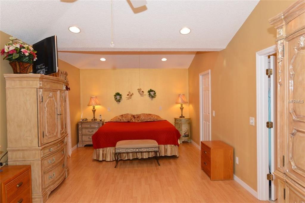 1042 SOLEDAD WAY, THE VILLAGES, Florida 32159, 3 Bedrooms Bedrooms, 10 Rooms Rooms,2 BathroomsBathrooms,Residential,For sale,SOLEDAD,G4838326