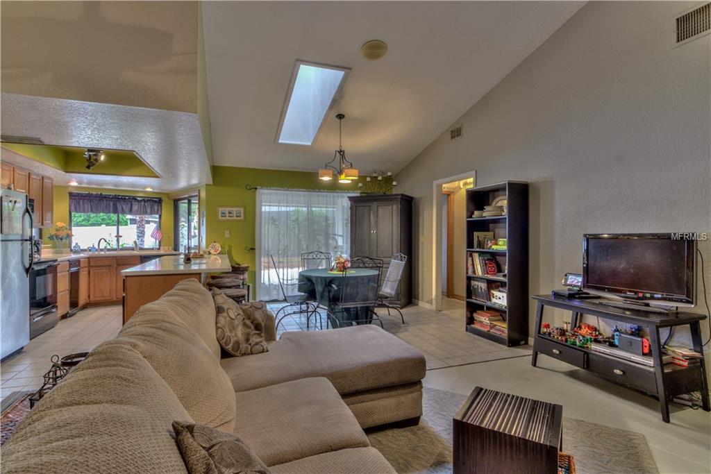 233 SANTA ROSA DRIVE, WINTER HAVEN, Florida 33884, 4 Bedrooms Bedrooms, 7 Rooms Rooms,2 BathroomsBathrooms,Residential,For sale,SANTA ROSA,L4724973