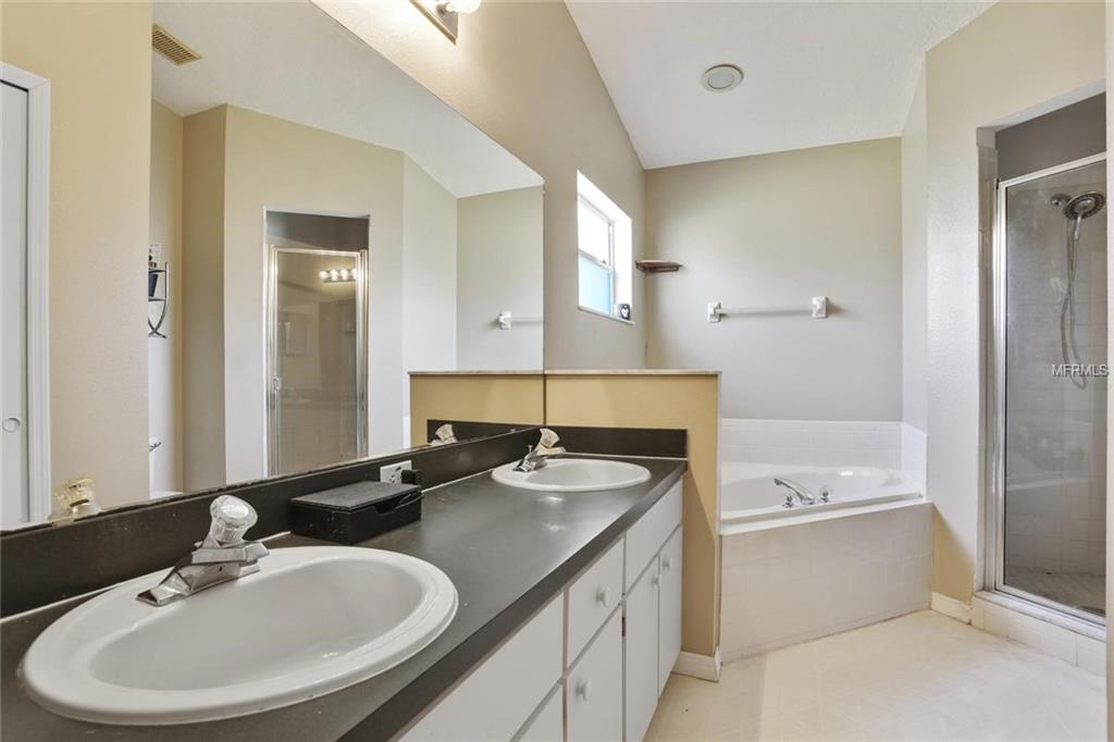 1327 DANIELS COVE DRIVE, WINTER GARDEN, Florida 34787, 3 Bedrooms Bedrooms, 6 Rooms Rooms,2 BathroomsBathrooms,Residential,For sale,DANIELS COVE,O5561251