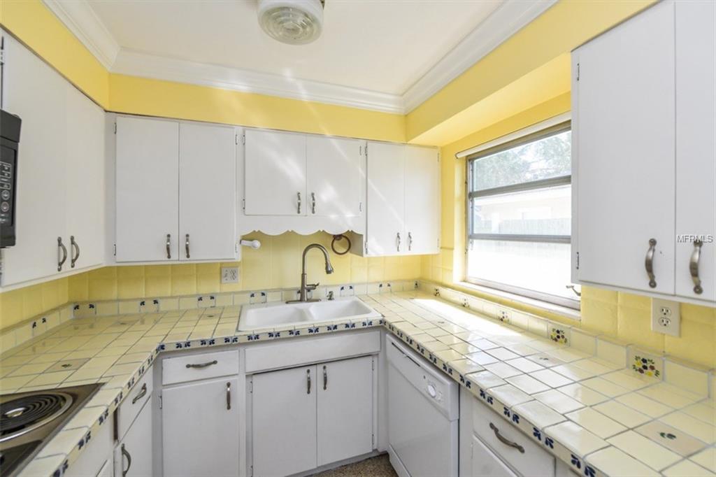 3215 S EAST AVENUE, SARASOTA, Florida 34239, 2 Bedrooms Bedrooms, 5 Rooms Rooms,1 BathroomBathrooms,Residential,For sale,EAST,A4210131