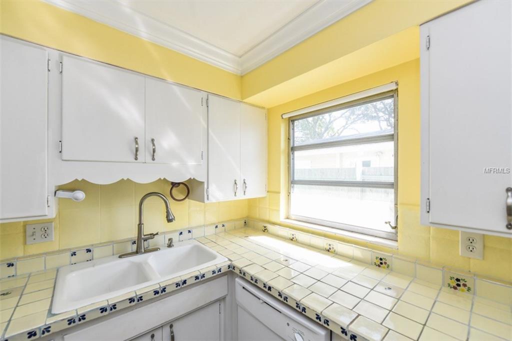 3215 S EAST AVENUE, SARASOTA, Florida 34239, 2 Bedrooms Bedrooms, 5 Rooms Rooms,1 BathroomBathrooms,Residential,For sale,EAST,A4210131