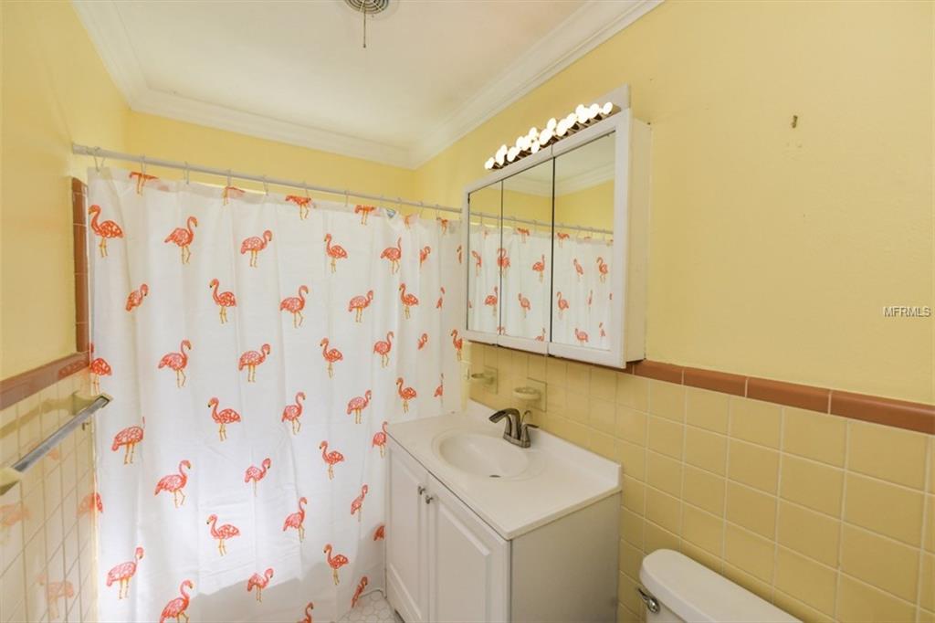 3215 S EAST AVENUE, SARASOTA, Florida 34239, 2 Bedrooms Bedrooms, 5 Rooms Rooms,1 BathroomBathrooms,Residential,For sale,EAST,A4210131