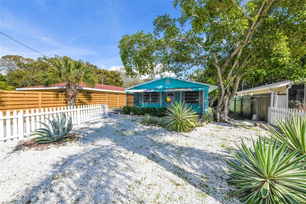 3215 S EAST AVENUE, SARASOTA, Florida 34239, 2 Bedrooms Bedrooms, 5 Rooms Rooms,1 BathroomBathrooms,Residential,For sale,EAST,A4210131
