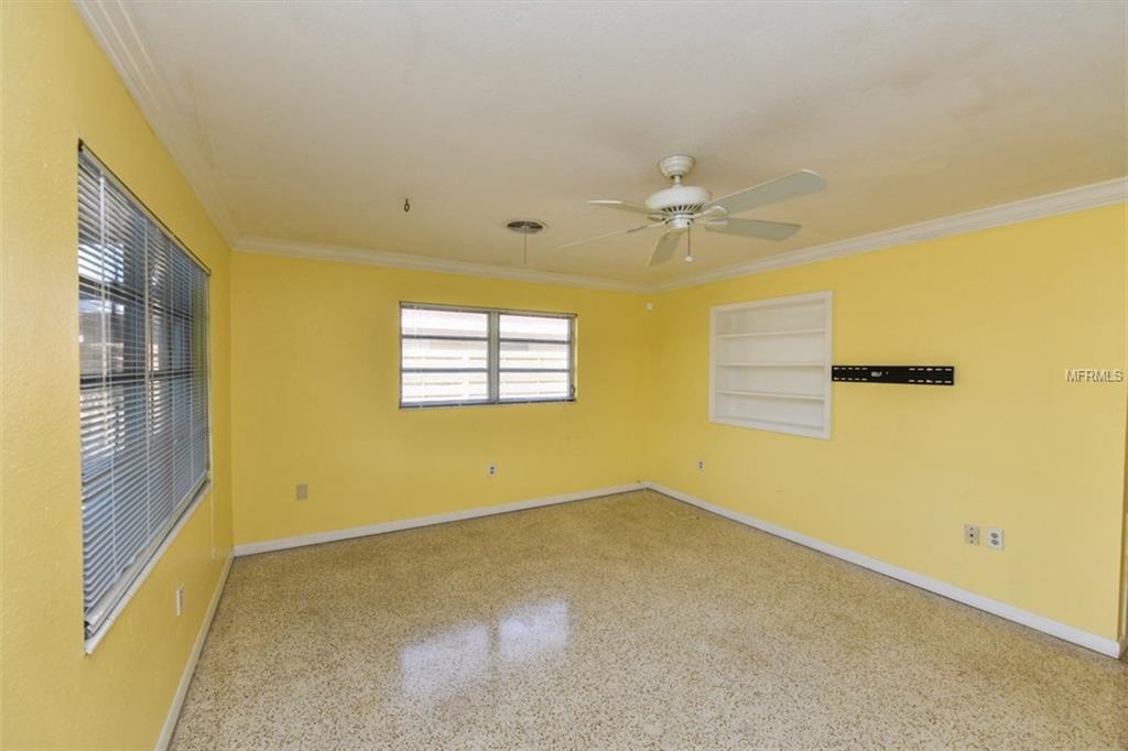 3215 S EAST AVENUE, SARASOTA, Florida 34239, 2 Bedrooms Bedrooms, 5 Rooms Rooms,1 BathroomBathrooms,Residential,For sale,EAST,A4210131