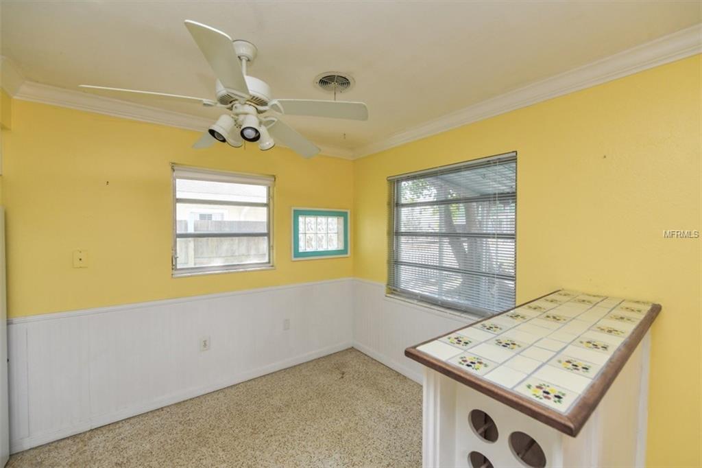 3215 S EAST AVENUE, SARASOTA, Florida 34239, 2 Bedrooms Bedrooms, 5 Rooms Rooms,1 BathroomBathrooms,Residential,For sale,EAST,A4210131