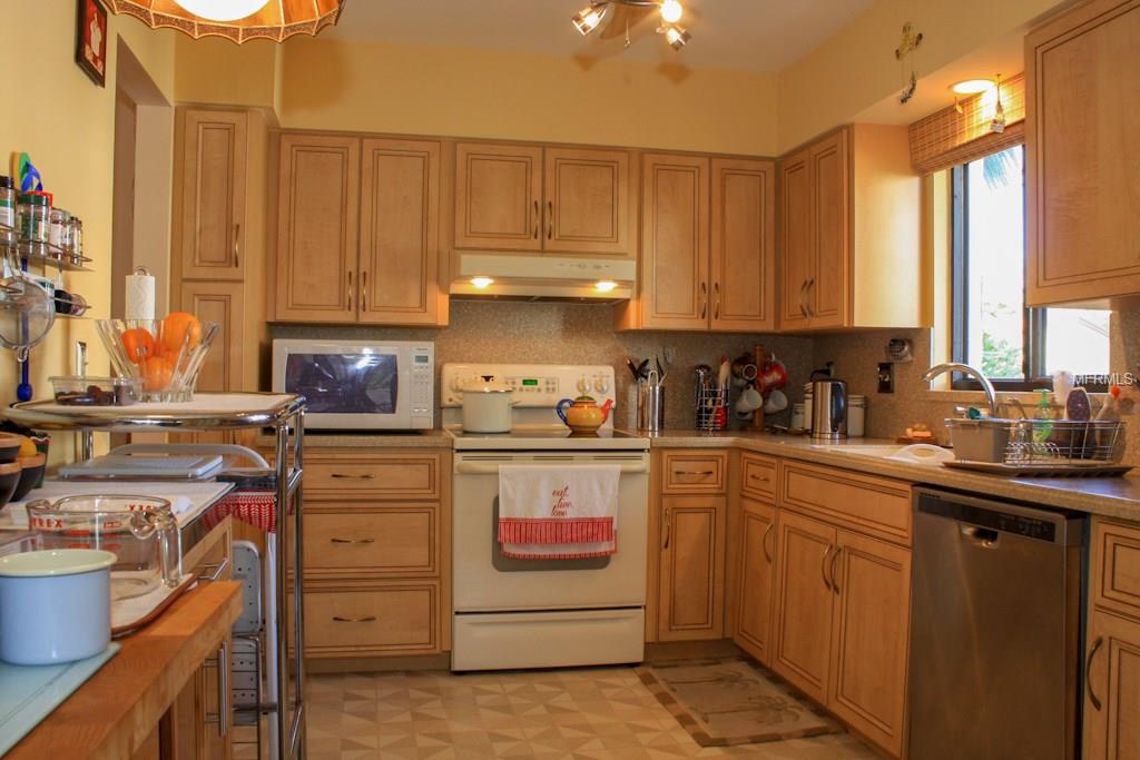 3137 HEATHERWOOD LANE, SARASOTA, Florida 34235, 2 Bedrooms Bedrooms, 6 Rooms Rooms,2 BathroomsBathrooms,Residential,For sale,HEATHERWOOD,A4209905