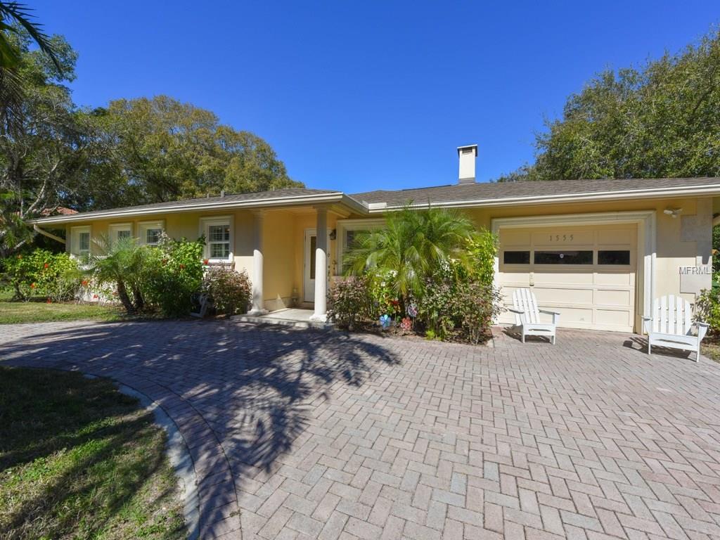 1555 SANDPIPER LANE, SARASOTA, Florida 34239, 3 Bedrooms Bedrooms, 6 Rooms Rooms,2 BathroomsBathrooms,Residential,For sale,SANDPIPER,N5911751
