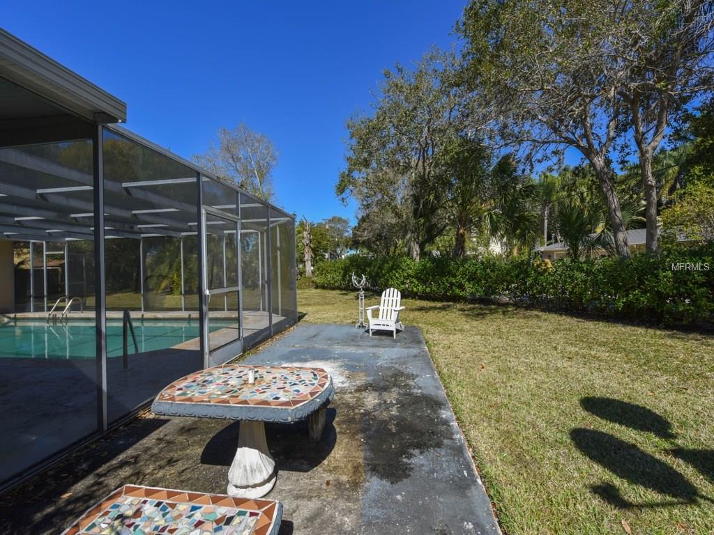1555 SANDPIPER LANE, SARASOTA, Florida 34239, 3 Bedrooms Bedrooms, 6 Rooms Rooms,2 BathroomsBathrooms,Residential,For sale,SANDPIPER,N5911751