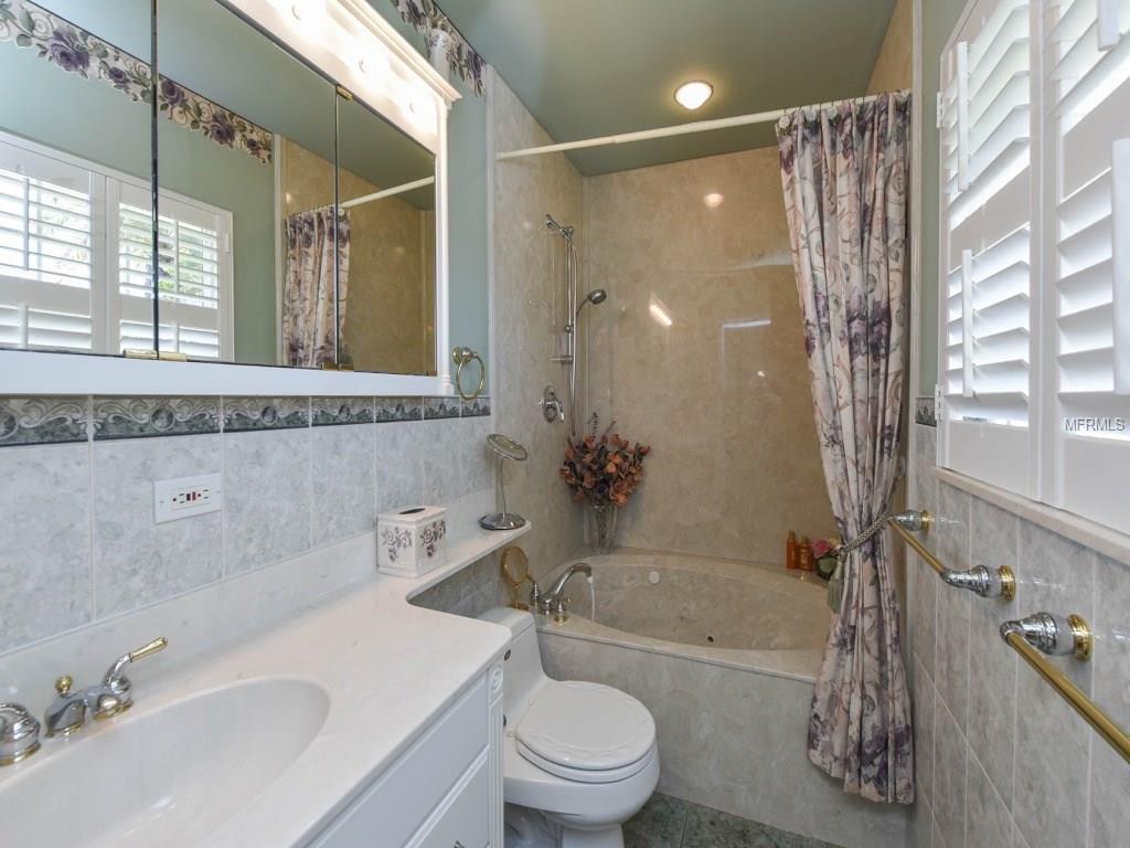 1555 SANDPIPER LANE, SARASOTA, Florida 34239, 3 Bedrooms Bedrooms, 6 Rooms Rooms,2 BathroomsBathrooms,Residential,For sale,SANDPIPER,N5911751